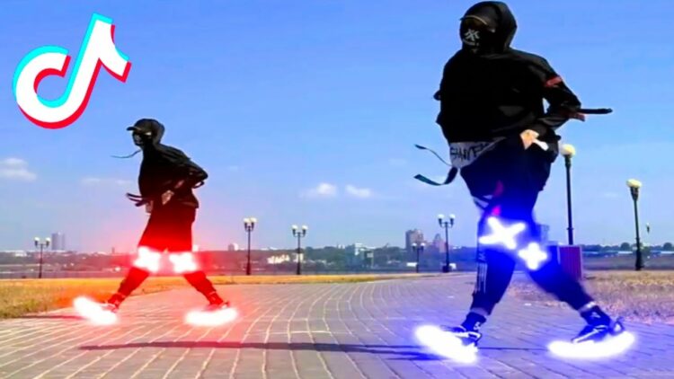 тик токеры танцуют. айдар тагиров tuzelity. танец под симпа. айдар шафл тиктокер. танец под симпу.